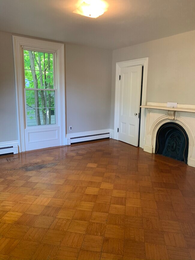 Building Photo - 167 Pleasant St