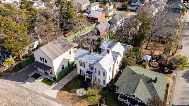 Building Photo - 515 Center St