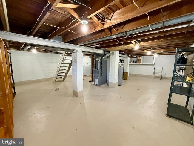 Building Photo - 503 West Lawn Ave