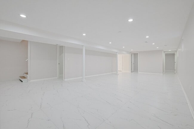 Building Photo - 475 Courtesy Ln