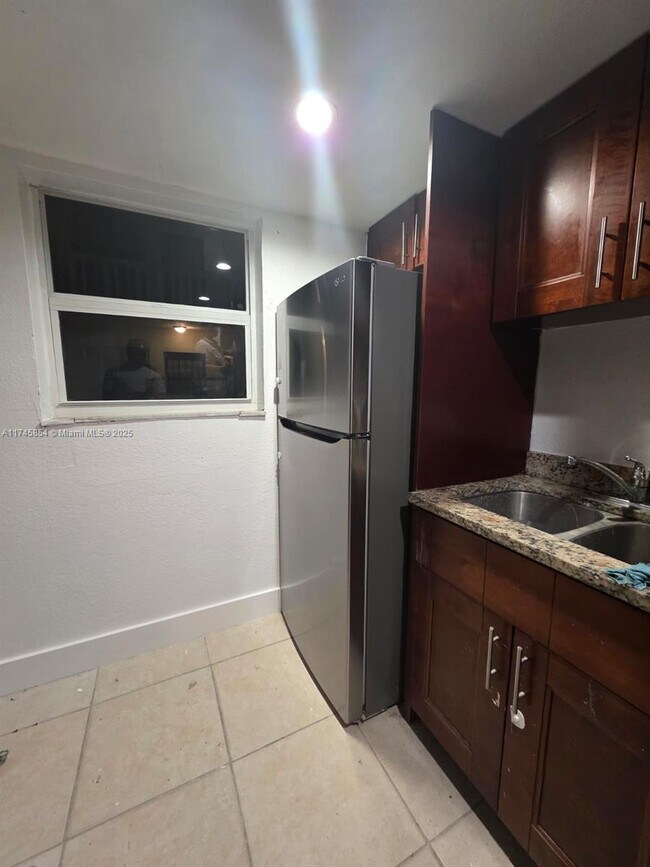 Building Photo - 8312 NE Miami Ct