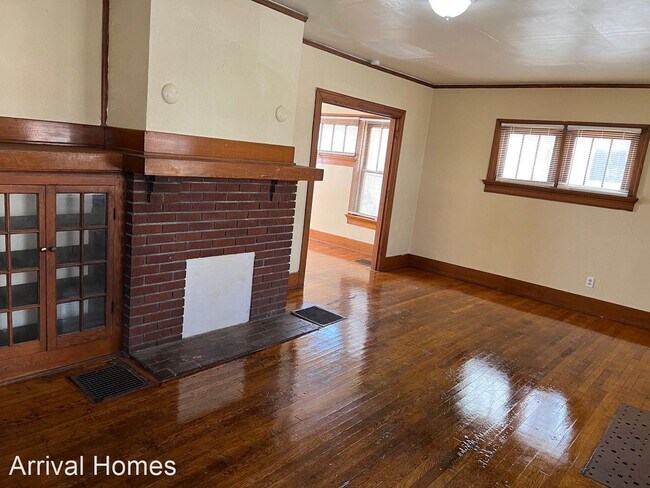 Building Photo - 3 br, 1 bath House - 724 W Fairview Ave