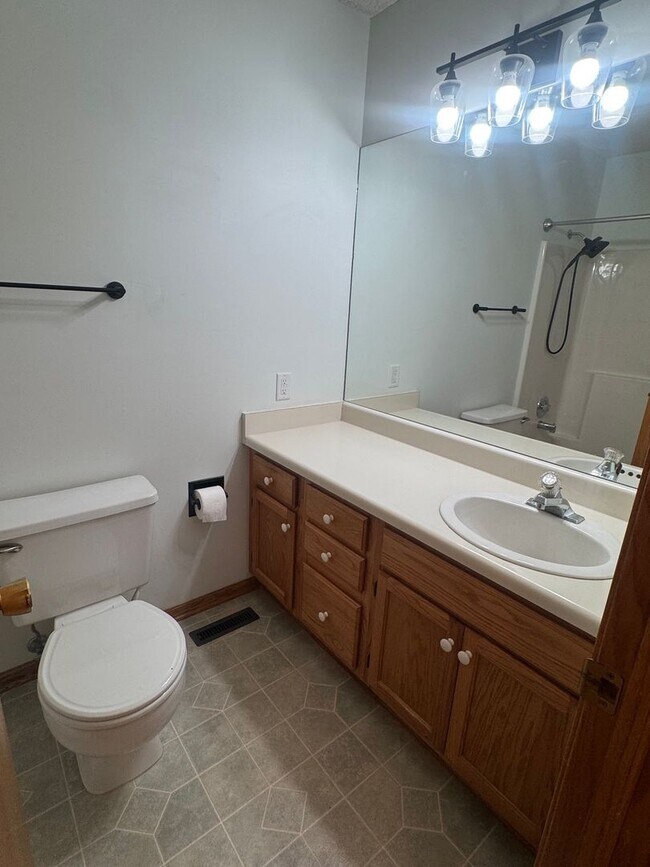 Building Photo - Exceptional 3+! Bedroom Inside & Out on a Private Cul-de-Sac Lot