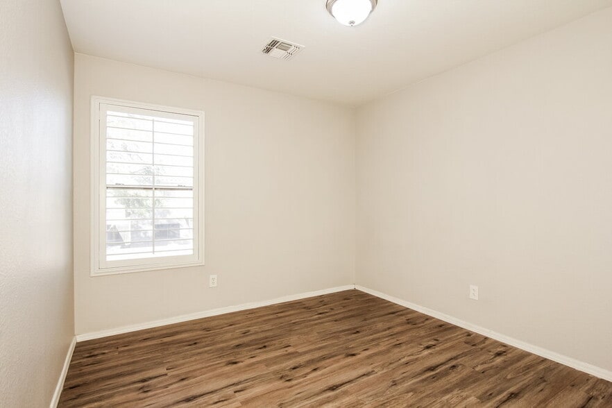 Building Photo - 12634 W Pasadena Ave