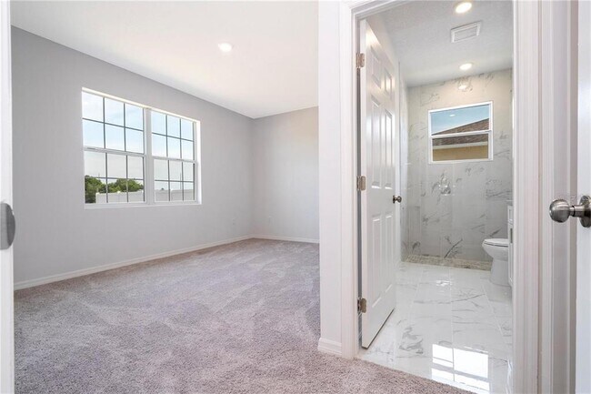 Building Photo - 875 Colville Dr