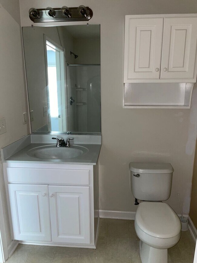 Building Photo - 2 BED, 2 BATH CONDO LOCATED IN GREENSBORO! LAST MONTH'S RENT FREE IF YEAR LEASE IS COMPLETED!