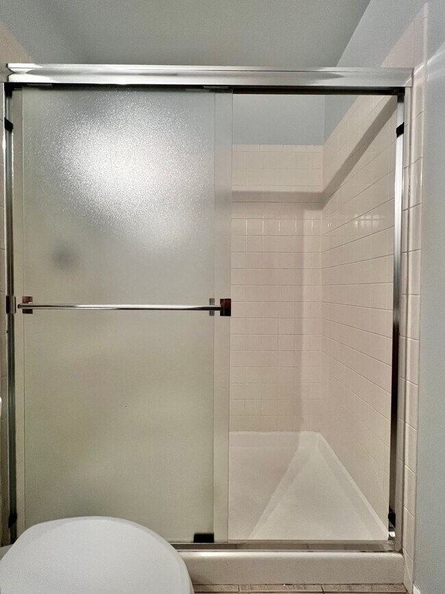 Building Photo - 2 Bed, 2 Bath Townhome with Office, & Fenced Back Patio in Prime Fort Collins Location!