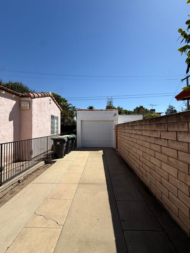 Building Photo - 161 Palm Ct Dr