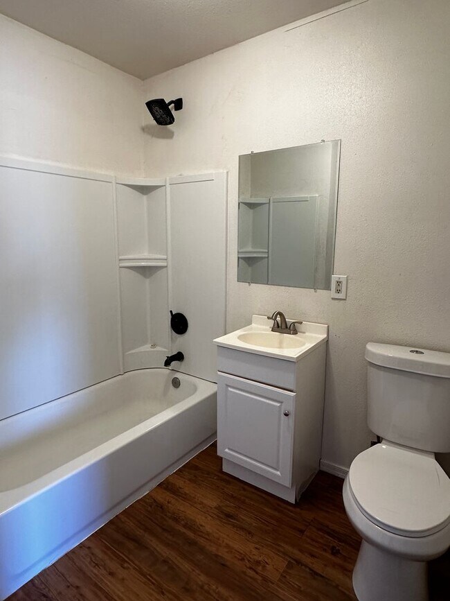 Building Photo - ALL UTILITIES INCLUDED ALL APPLIANCES INCLUDED 1 BEDROOM 1 BATHROOM HOME