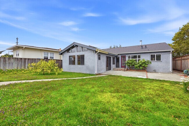 Building Photo - Charming single level family home located in sought after San Lorenzo Village.