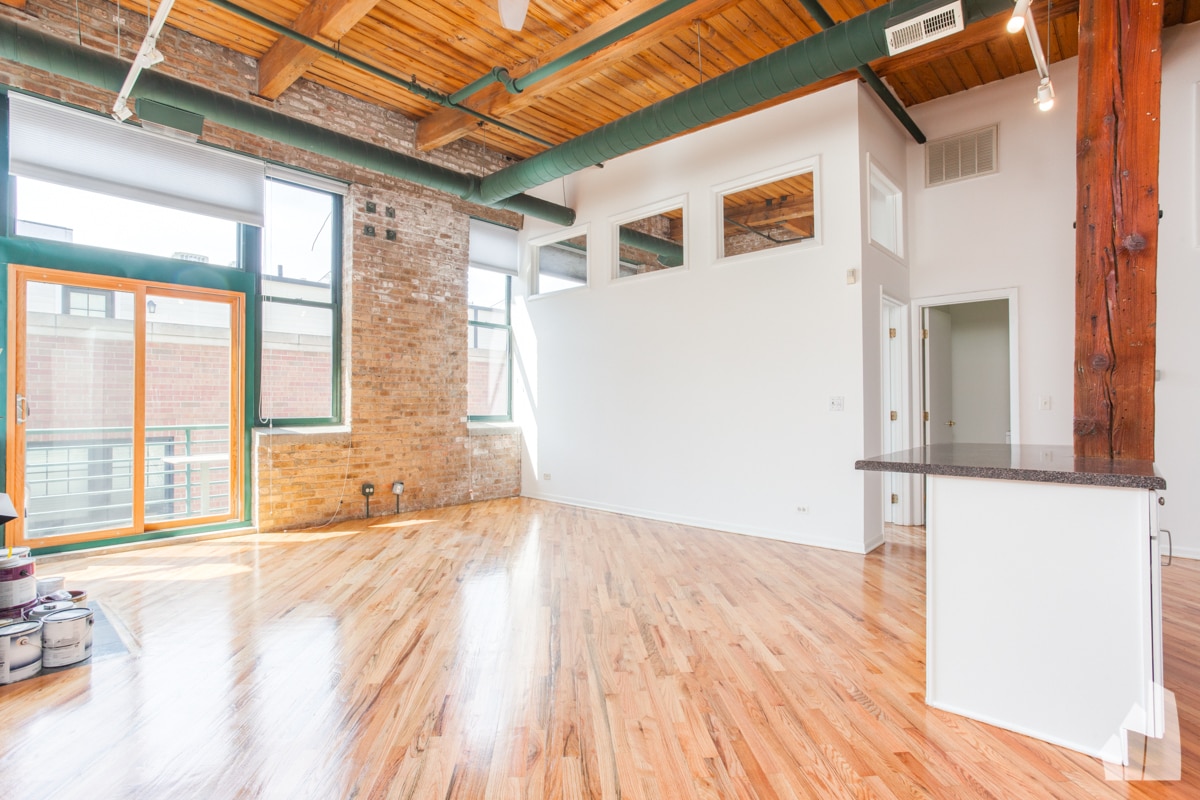 Building Photo - 2222 W Diversey Ave