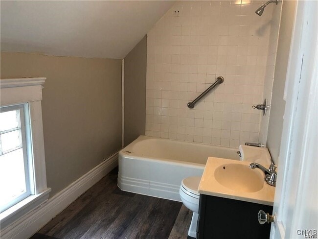 Building Photo - 139 Strong Ave