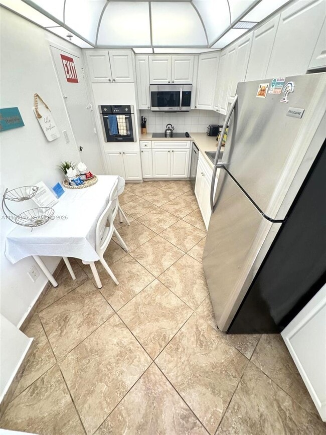 Building Photo - 3901 S Ocean Dr