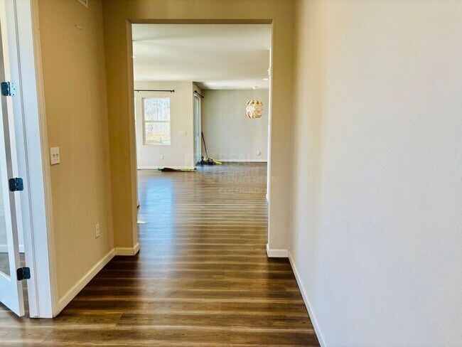 Building Photo - 9150 W 100th Way