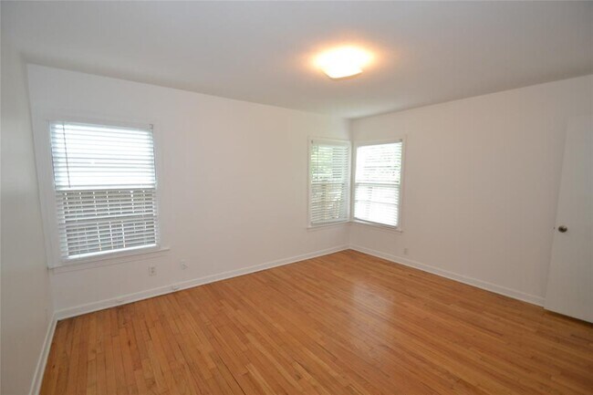 Building Photo - 1211 Ridgemont Dr