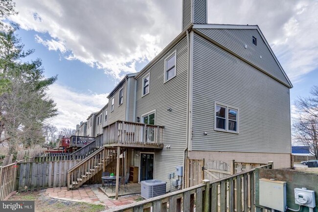 Building Photo - 8213 Roxbury Dr