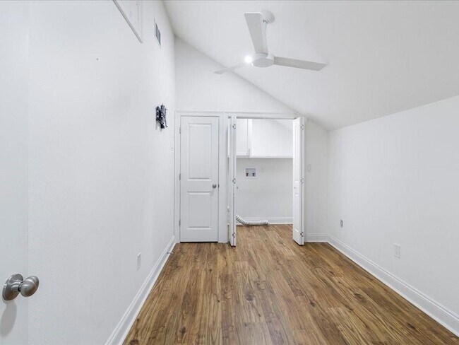Building Photo - 641 Village Ln S