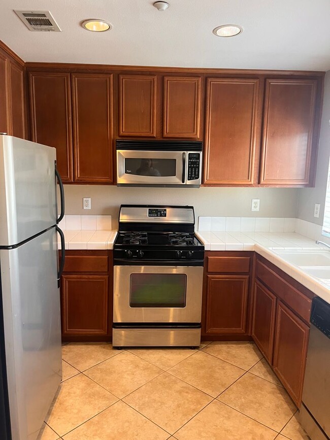 Building Photo - 2BD/2BA Condo - Iris Ave.