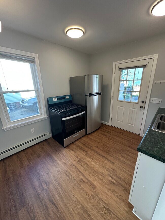 Building Photo - Louis Fountain St