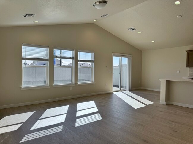 Building Photo - 7565 E Edison St