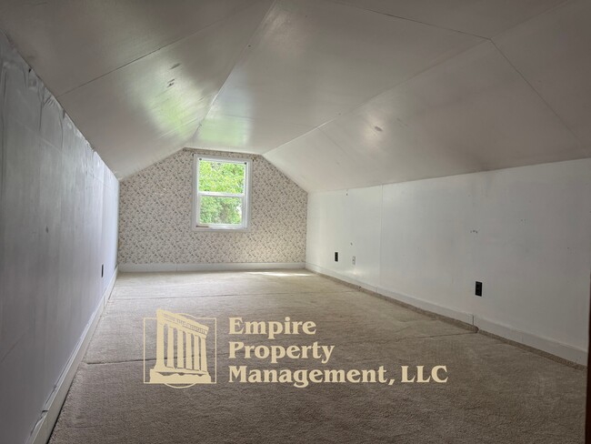 Building Photo - 155 Birch St