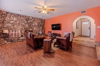 Building Photo - 2112 Castle Ct