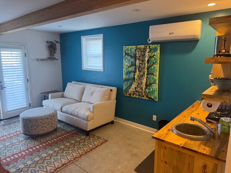 Primary Photo - 342 S Mount Vernon Ave