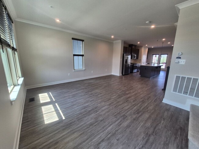 Building Photo - BEAUTIFUL END UNIT TOWNHOME IN NEW MARKET