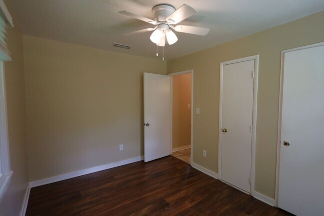 Building Photo - 1700 Clover Dr