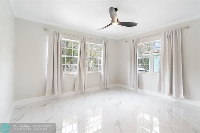 Building Photo - 510 SW 11th Ct