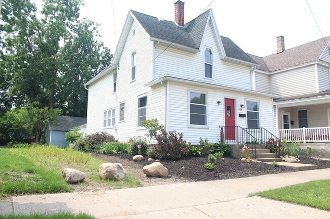 Building Photo - 834 4th St NW