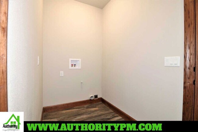 Building Photo - 3071 Bedrock Ln