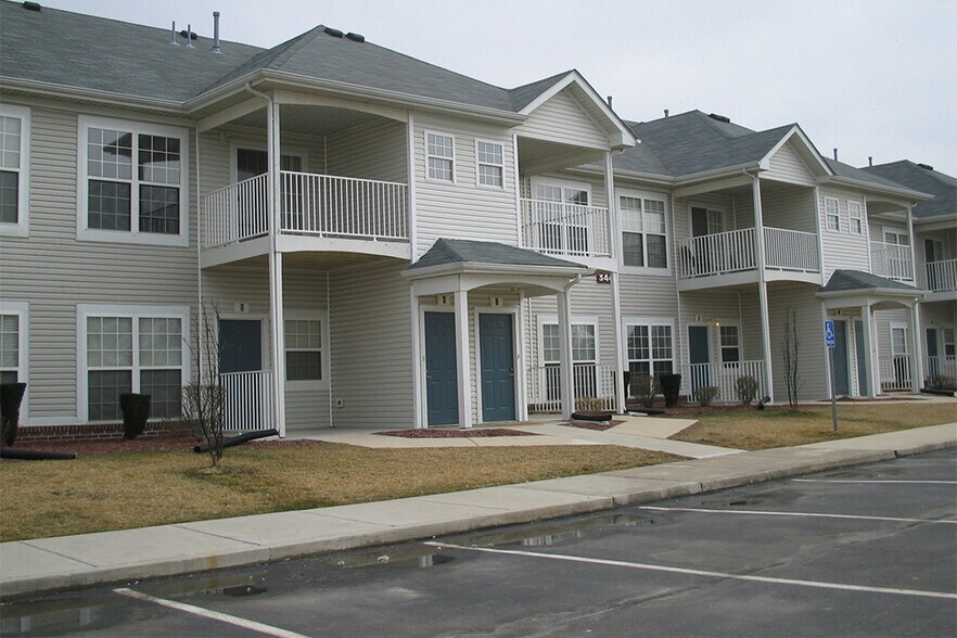 Lake Pointe Apartment Homes 3471 Sunnyside Dr Portage IN 46368