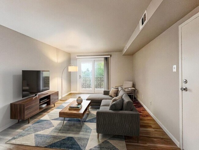 Interior Photo - 418 Magnolia Street