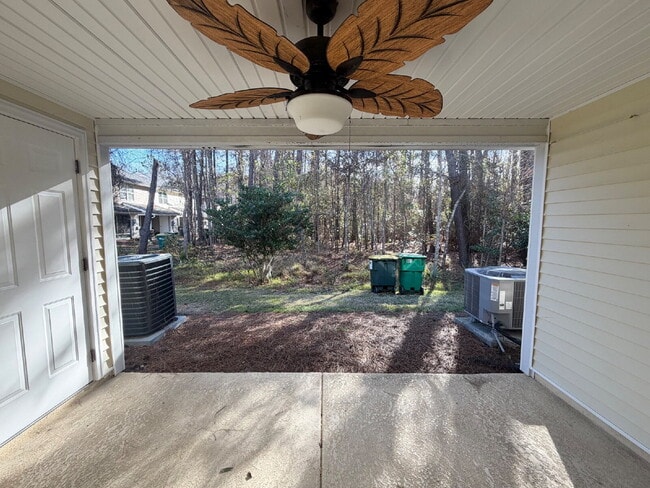 Building Photo - Updated & Spacious Two Bedroom Townhouse!