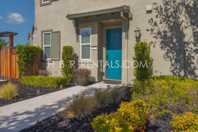 Building Photo - Hansen Village: Spacious 4-Bed Two Story H...