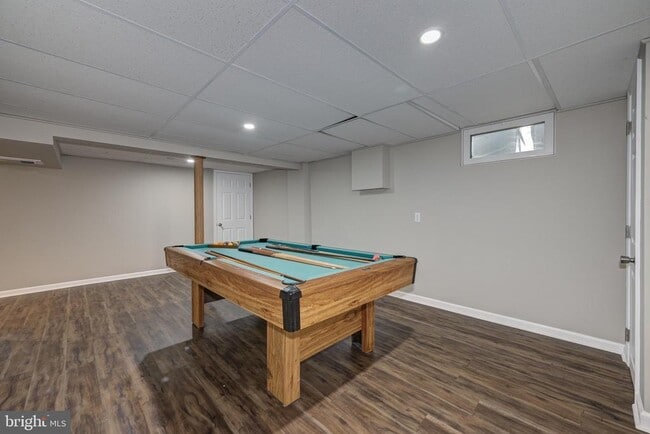 Building Photo - 1717 Country Club Dr