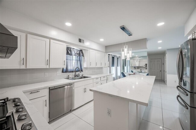 Building Photo - 611 Montclair Blvd