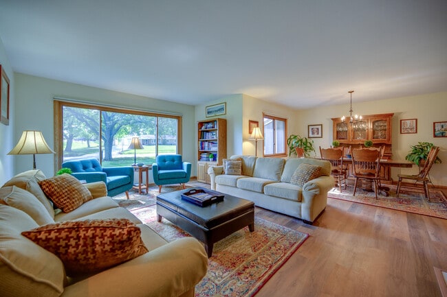 Building Photo - 2820 St James Ln