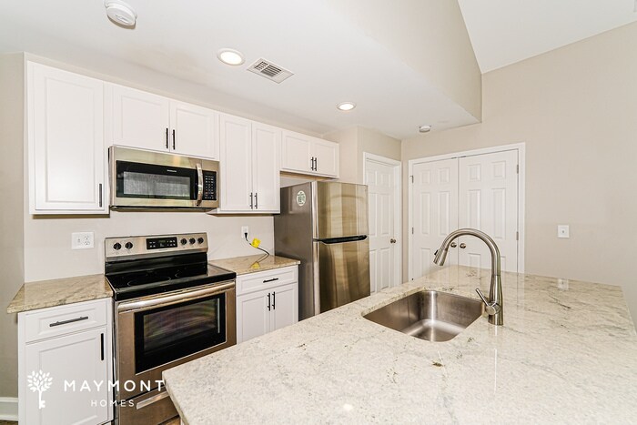 Building Photo - 240 Willowridge Ln