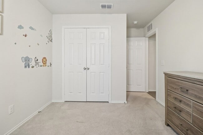 Building Photo - 475 Grenada Lk Dr