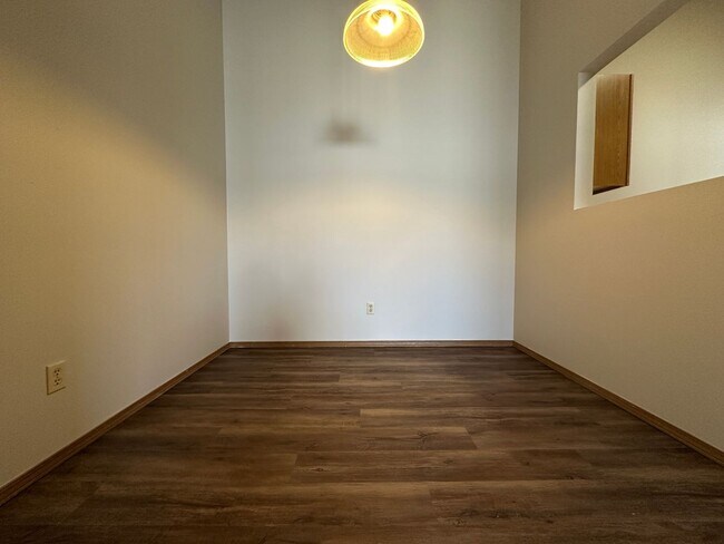 Interior Photo - Oak Creek Plaza