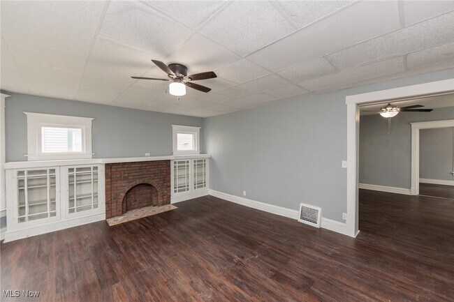Building Photo - 1226 W Erie Ave
