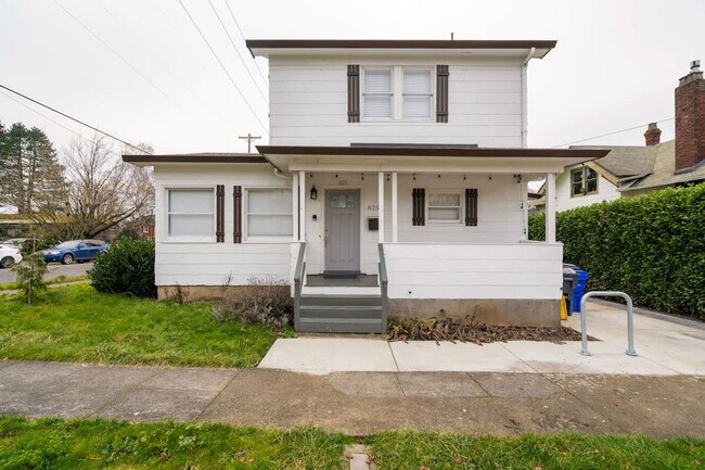 Building Photo - 825 SE 49th Ave