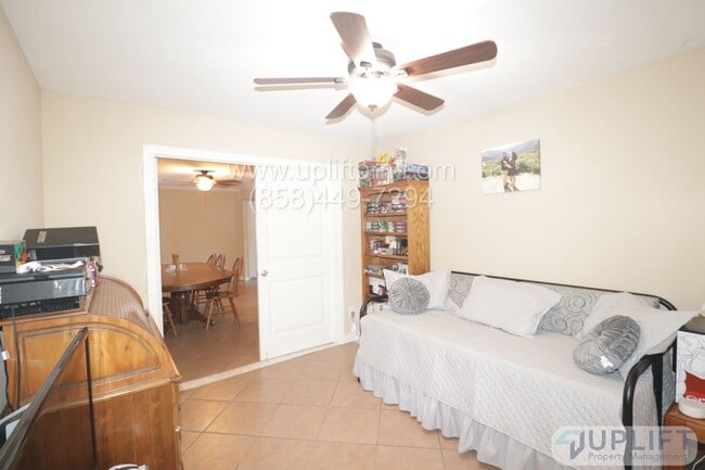 Building Photo - 5 Bedroom 2 Bath Home In Oceanside