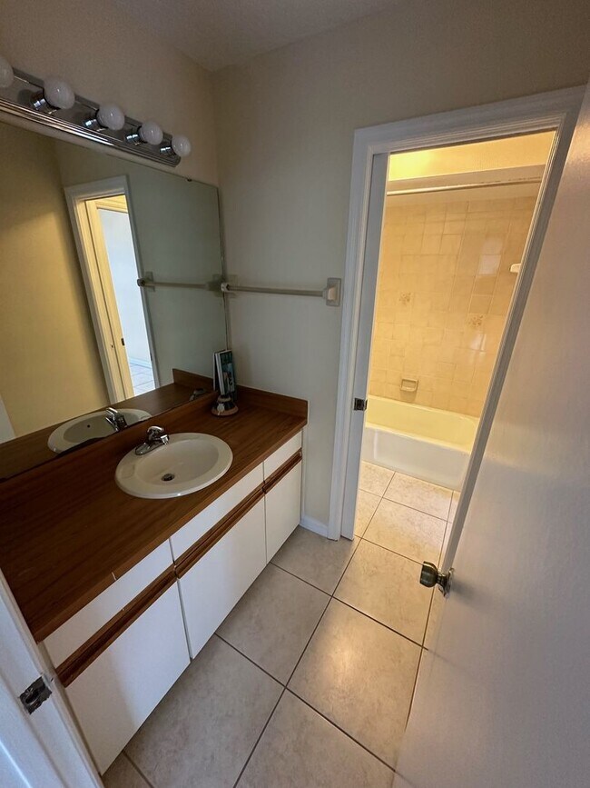 Building Photo - 2BD / 2BA SUNTREE VILLA HOME