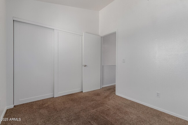 Building Photo - 1600 N Saba St