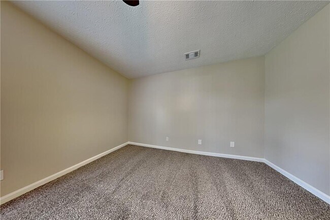 Building Photo - 677 Longbow Ct