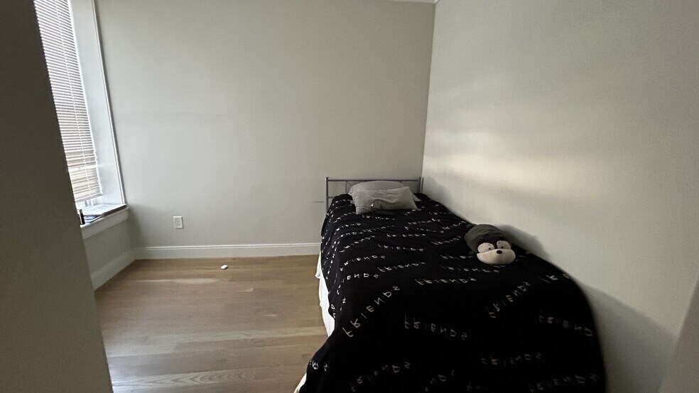 Building Photo - 39 Englewood Ave