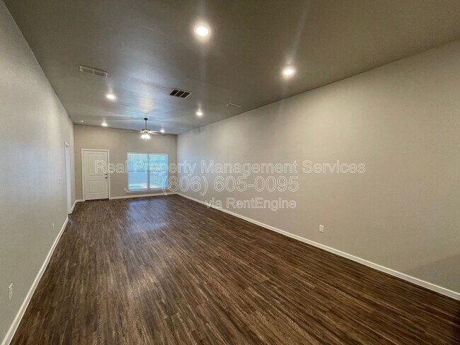 Building Photo - 2108 Langford Ave